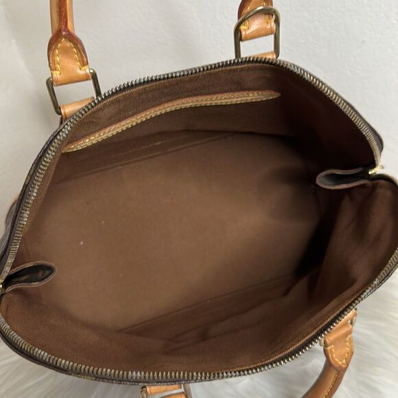 💯Authentic Louis Vuitton Monogram Alma Hand bag🍀 - Picture 12 of 17